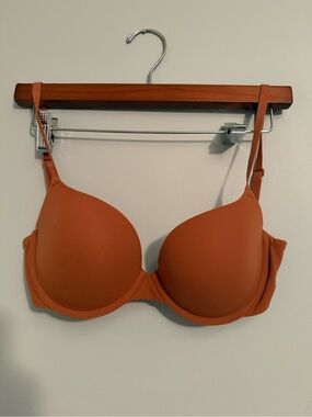 SKIMS Molded T-Shirt Bra